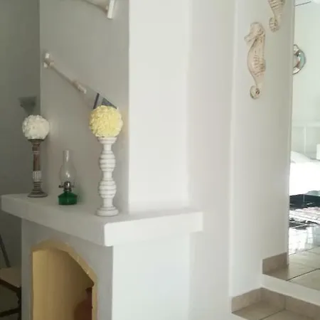 Апартаменти Oura And Bars *