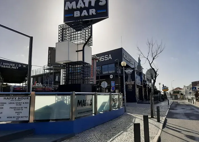 Apartment Oura And Bars